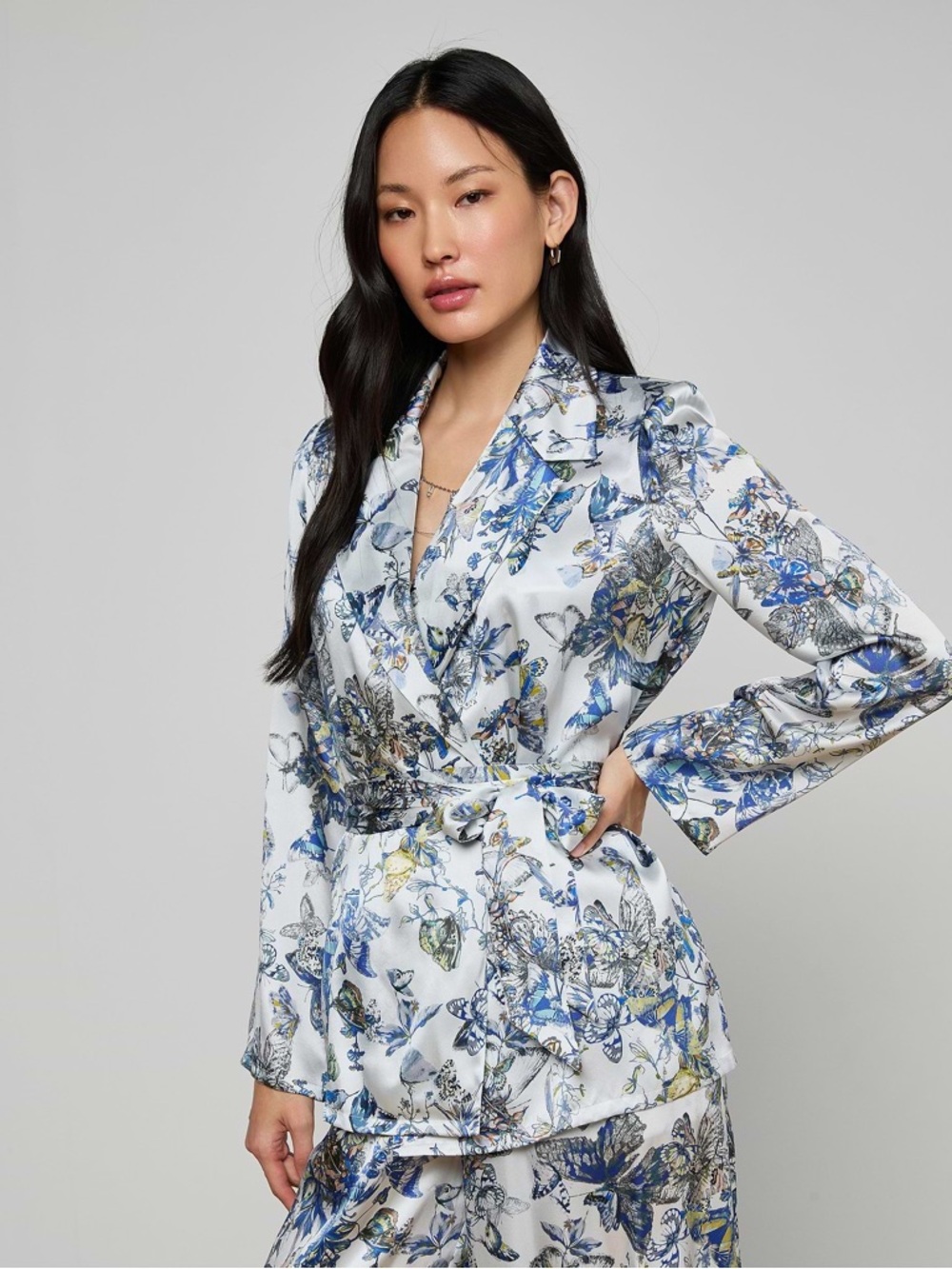 L'AGENCE Ciara Silk Butterfly Robe Jacket Top -size small - Picture 2 of 13